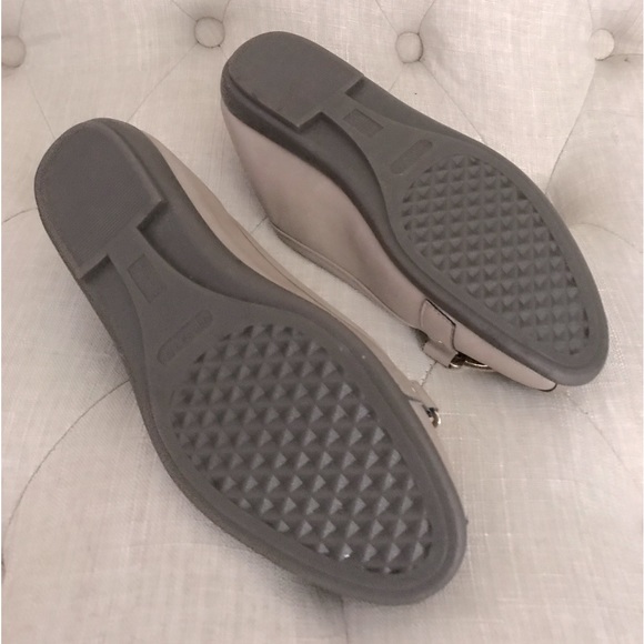 Aerosoles Stitch N’Turn “Big Bet” Tan With Gold Knot Accent Size 7M Unworn New - Picture 5 of 6